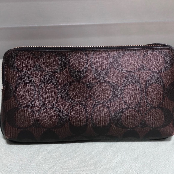 Coach - Picture 2 of 7